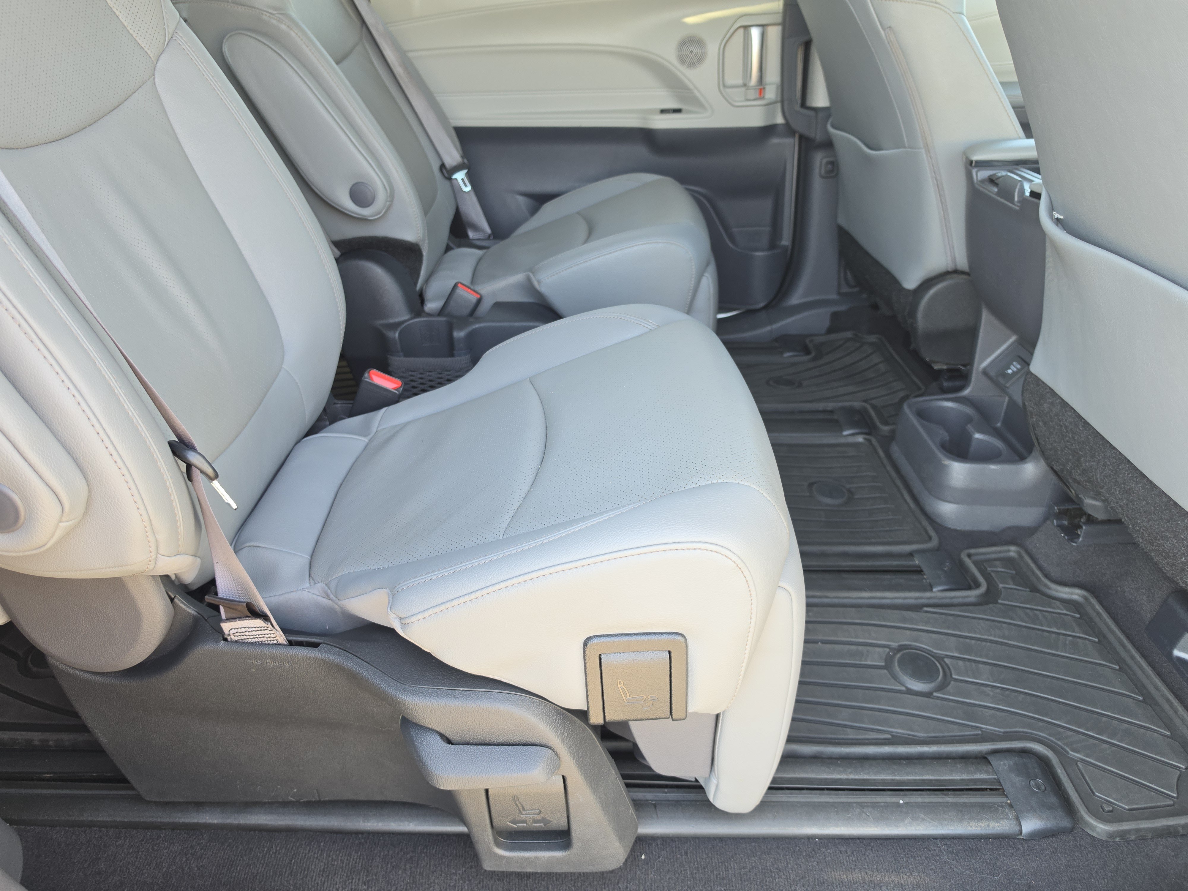 Used 2024 Toyota Sienna Van