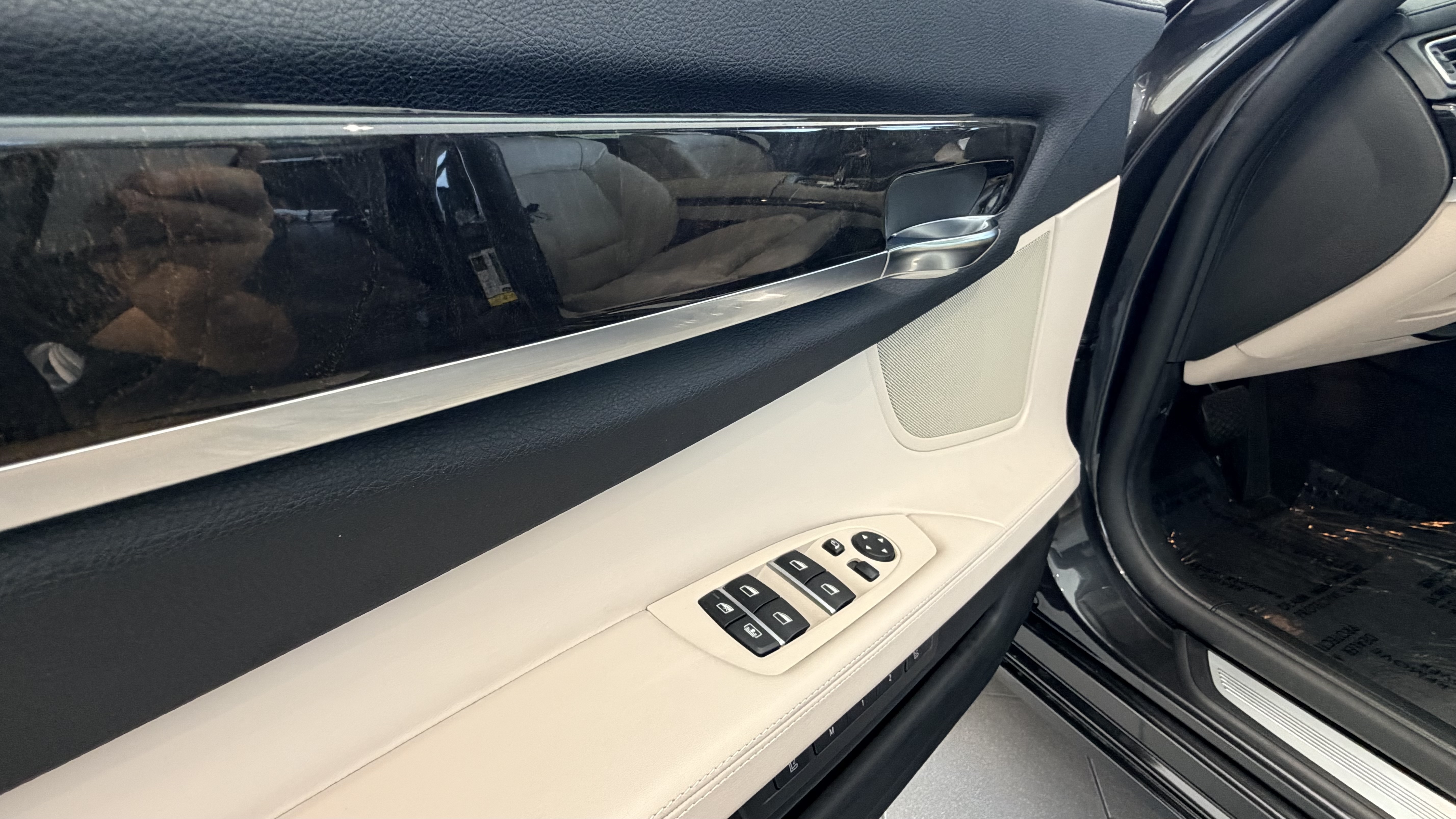 Used 2012 GRAY BMW 750i image 38