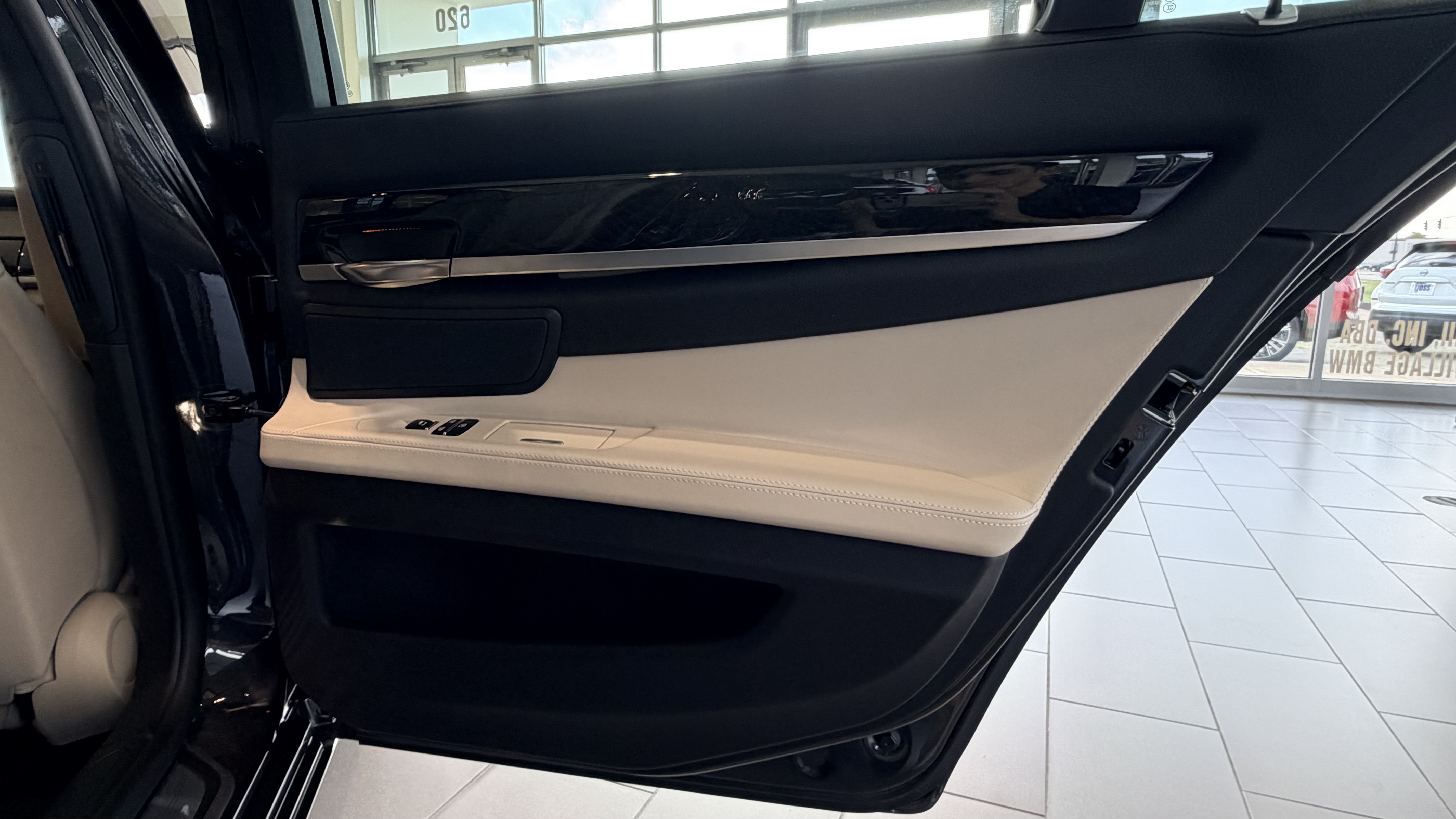 Used 2012 GRAY BMW 750i image 98