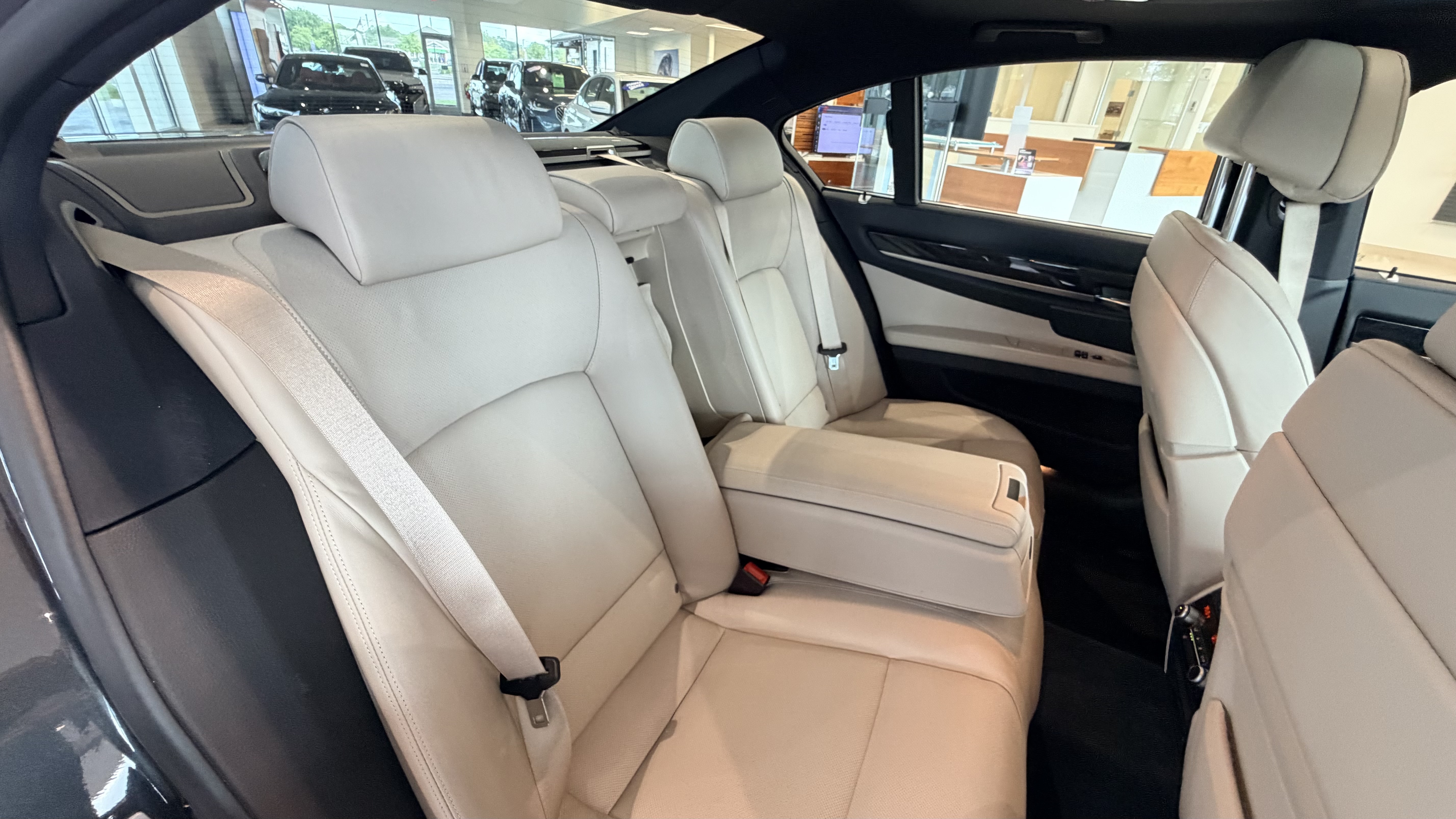 Used 2012 GRAY BMW 750i image 104