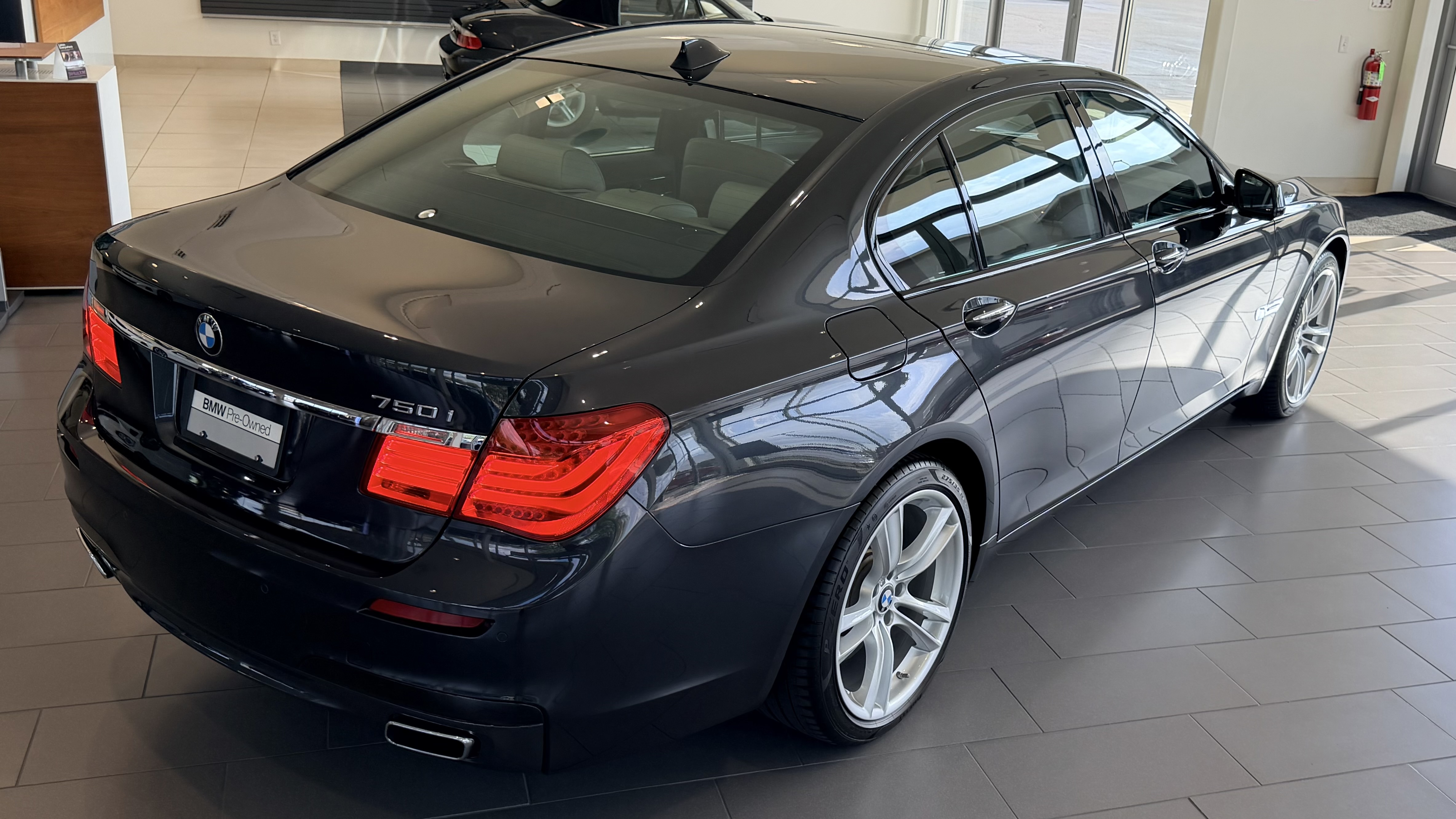 Used 2012 GRAY BMW 750i image 26