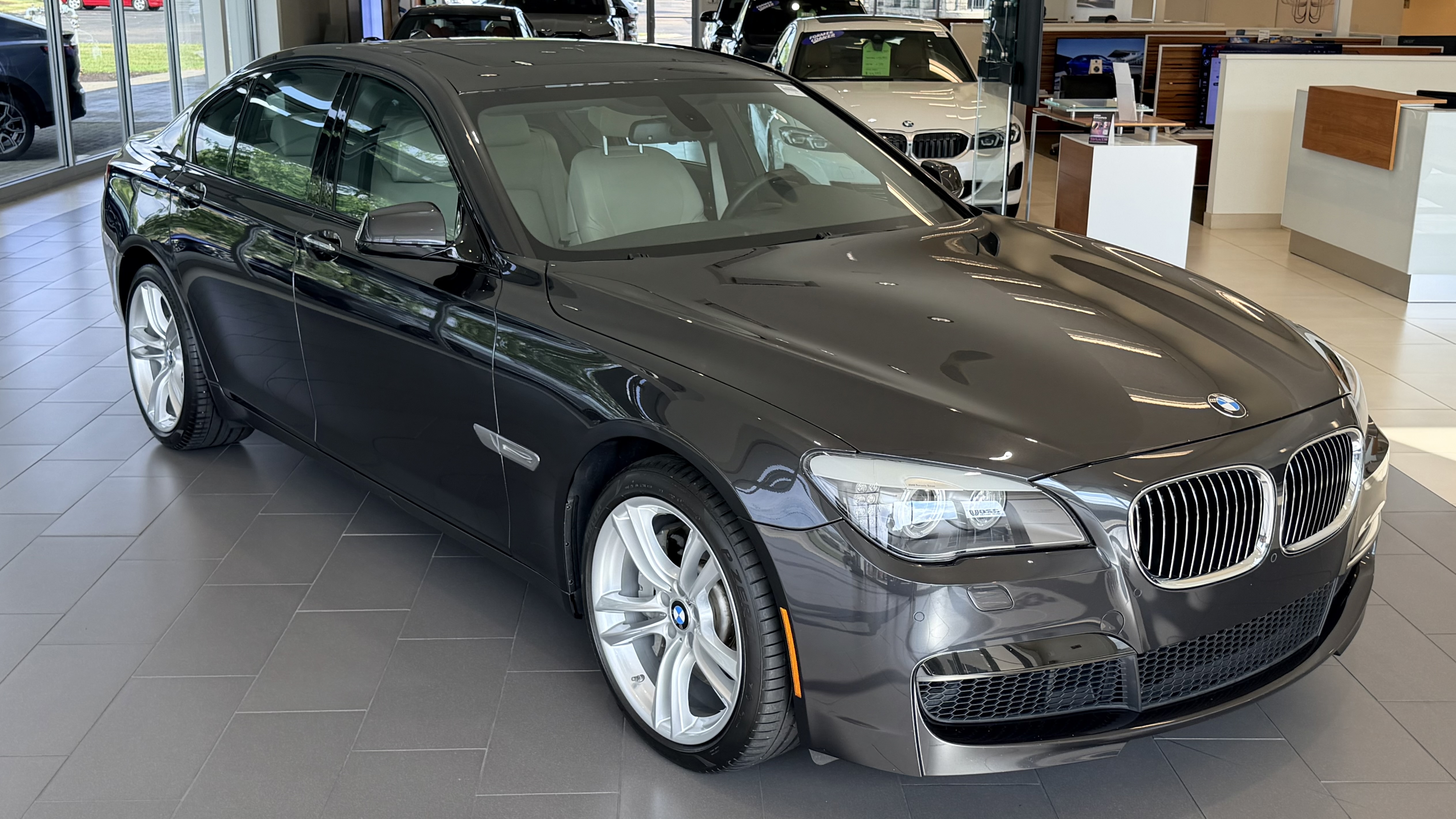 Used 2012 GRAY BMW 750i image 2