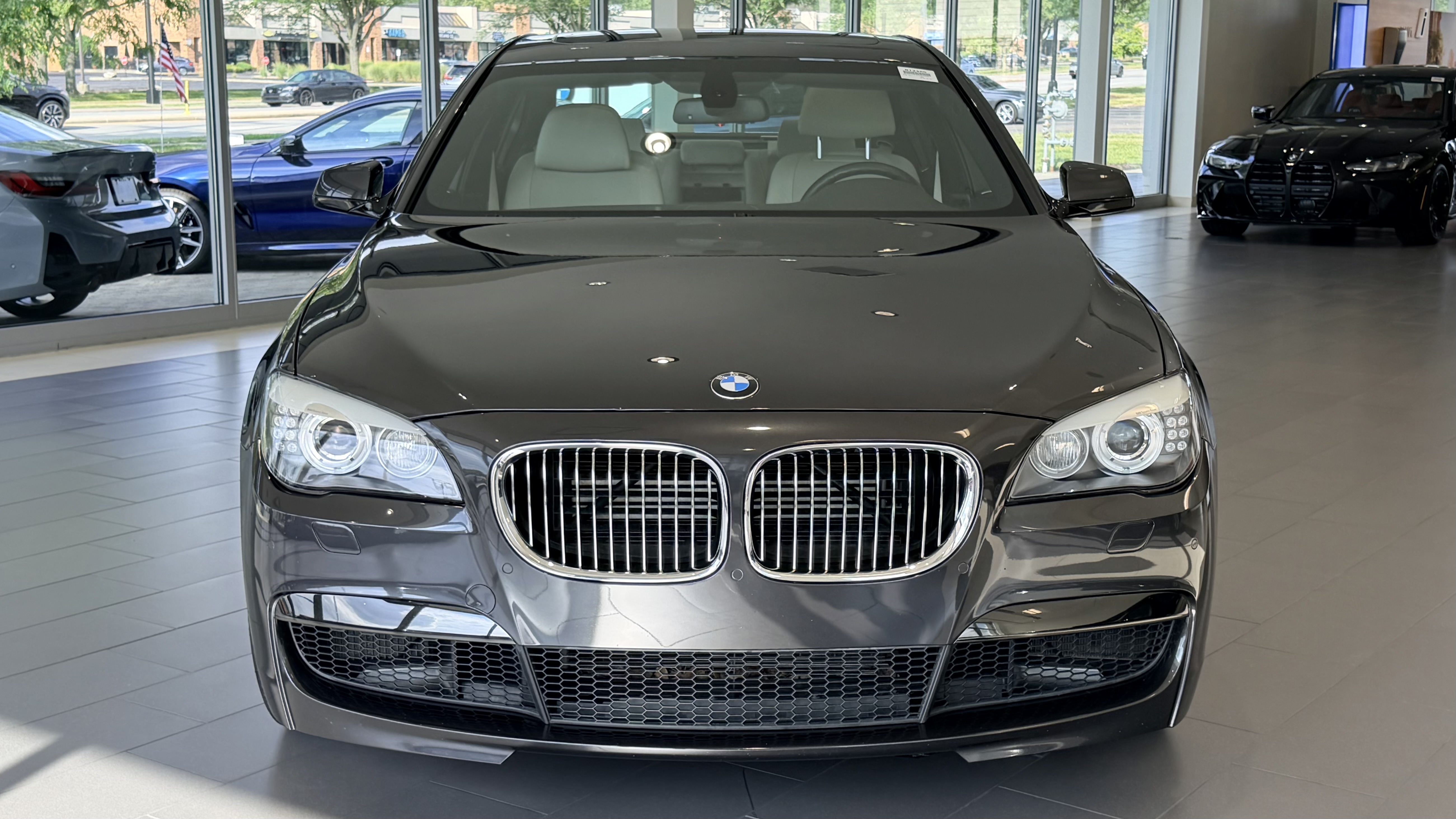 Used 2012 GRAY BMW 750i image 3