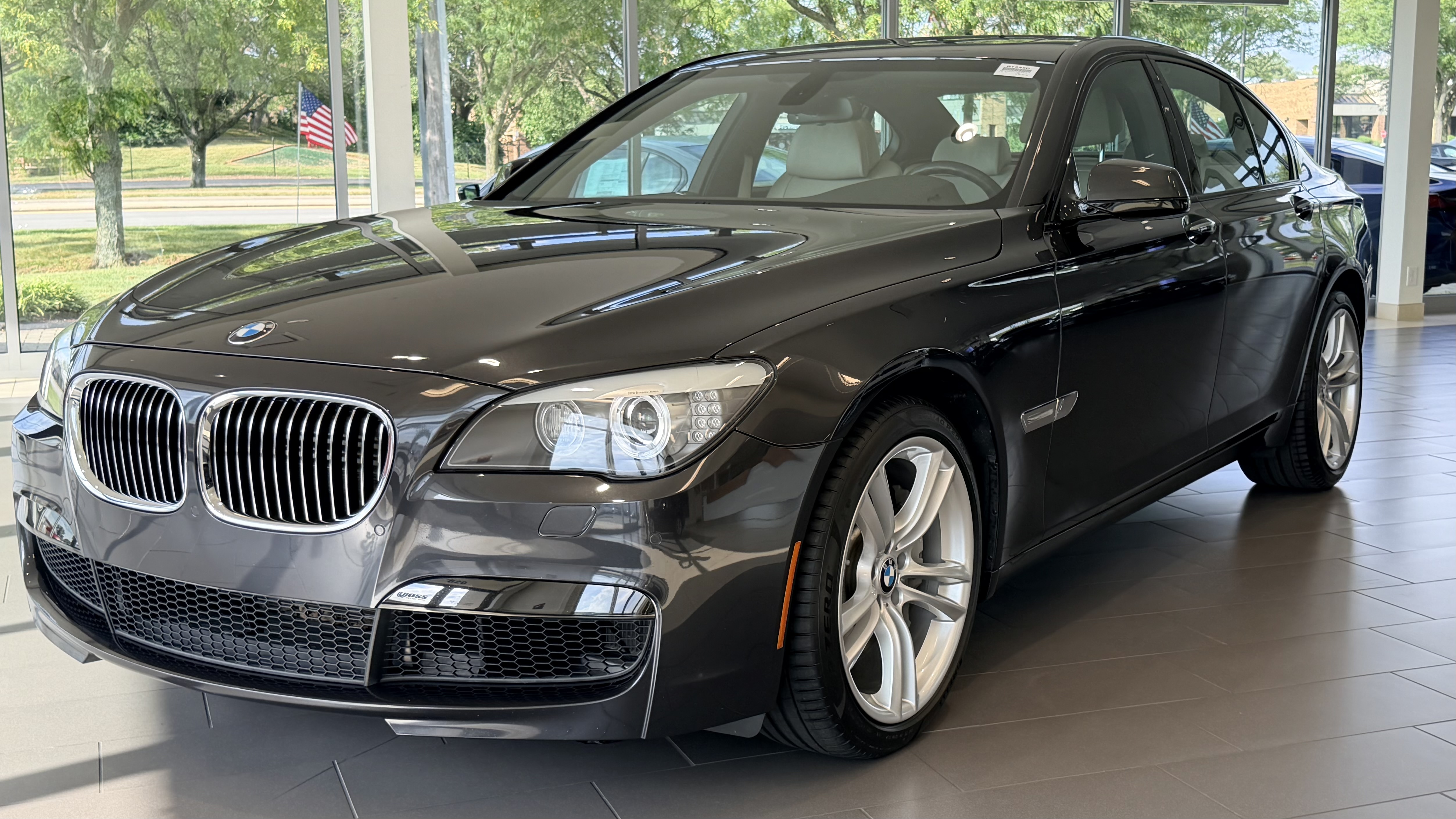 Used 2012 GRAY BMW 750i image 13