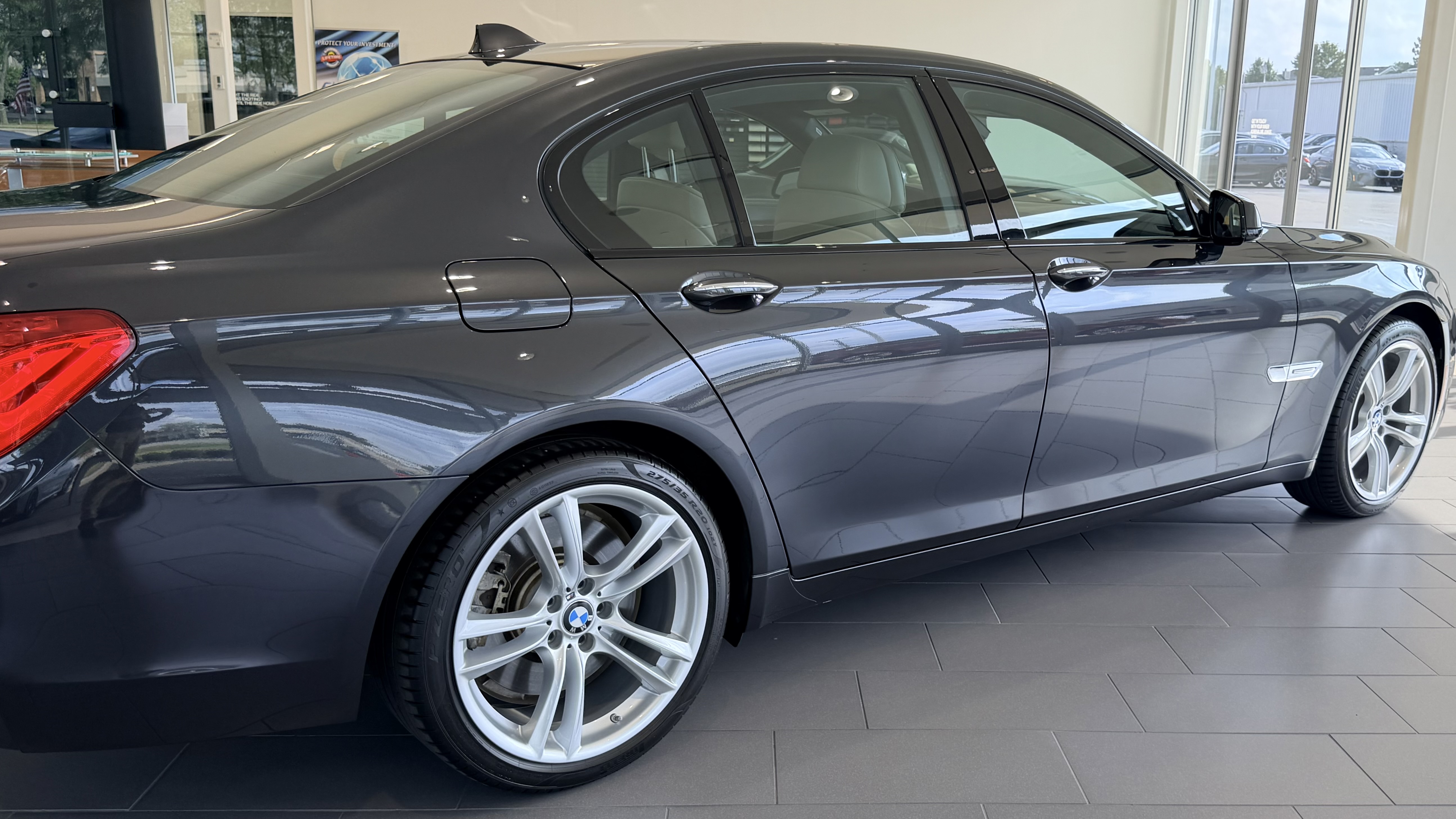 Used 2012 GRAY BMW 750i image 29