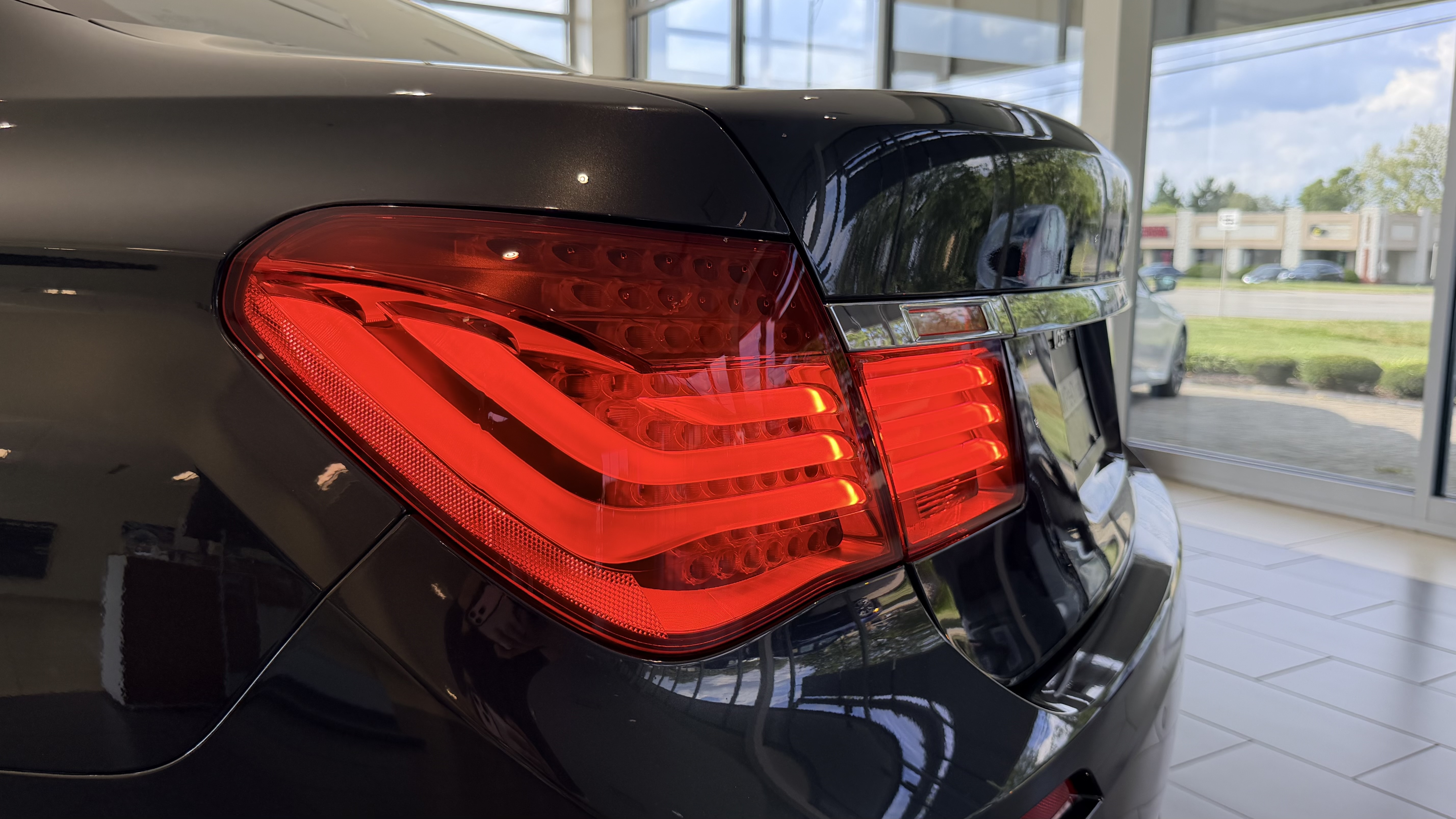 Used 2012 GRAY BMW 750i image 24