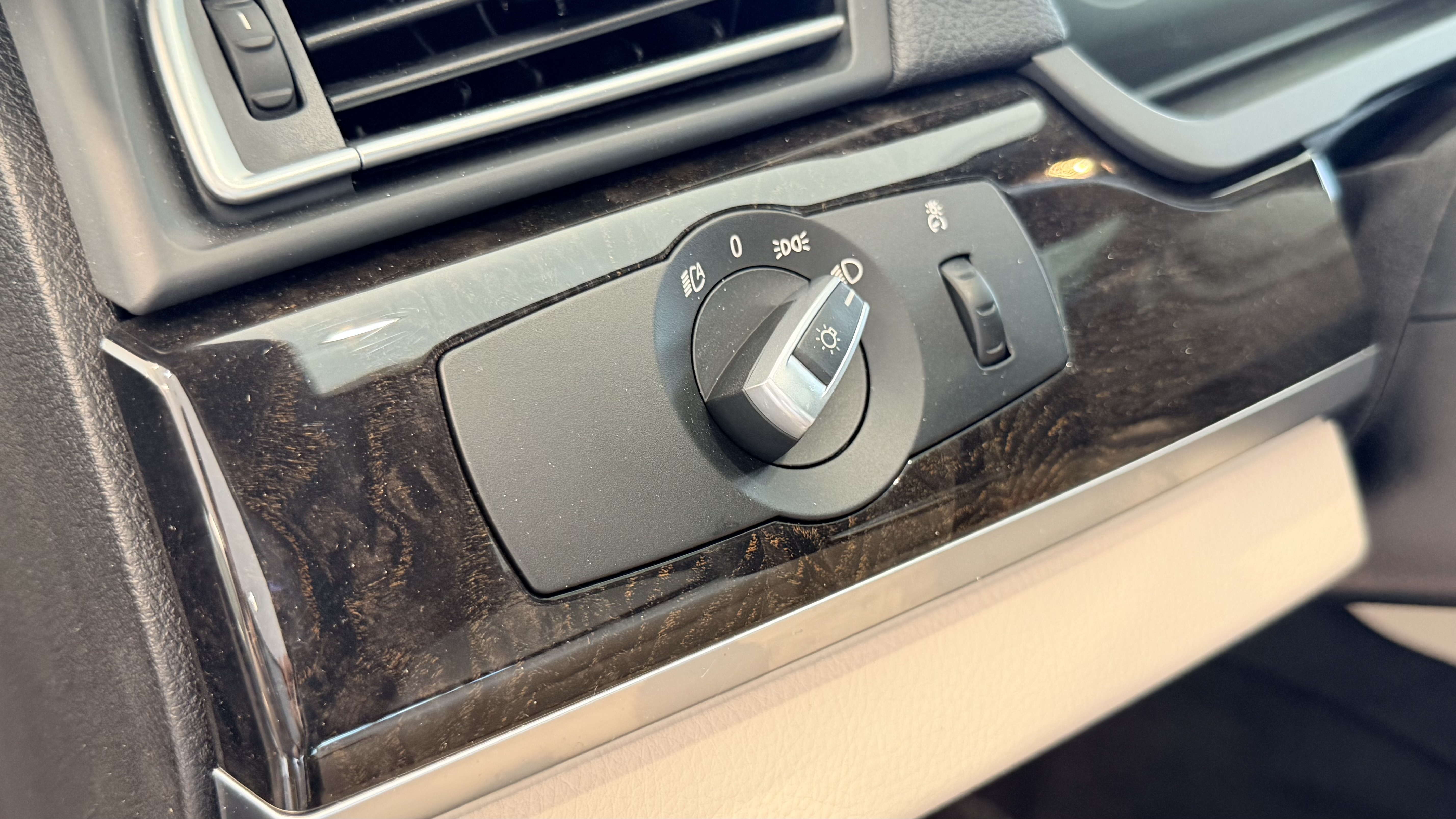 Used 2012 GRAY BMW 750i image 46
