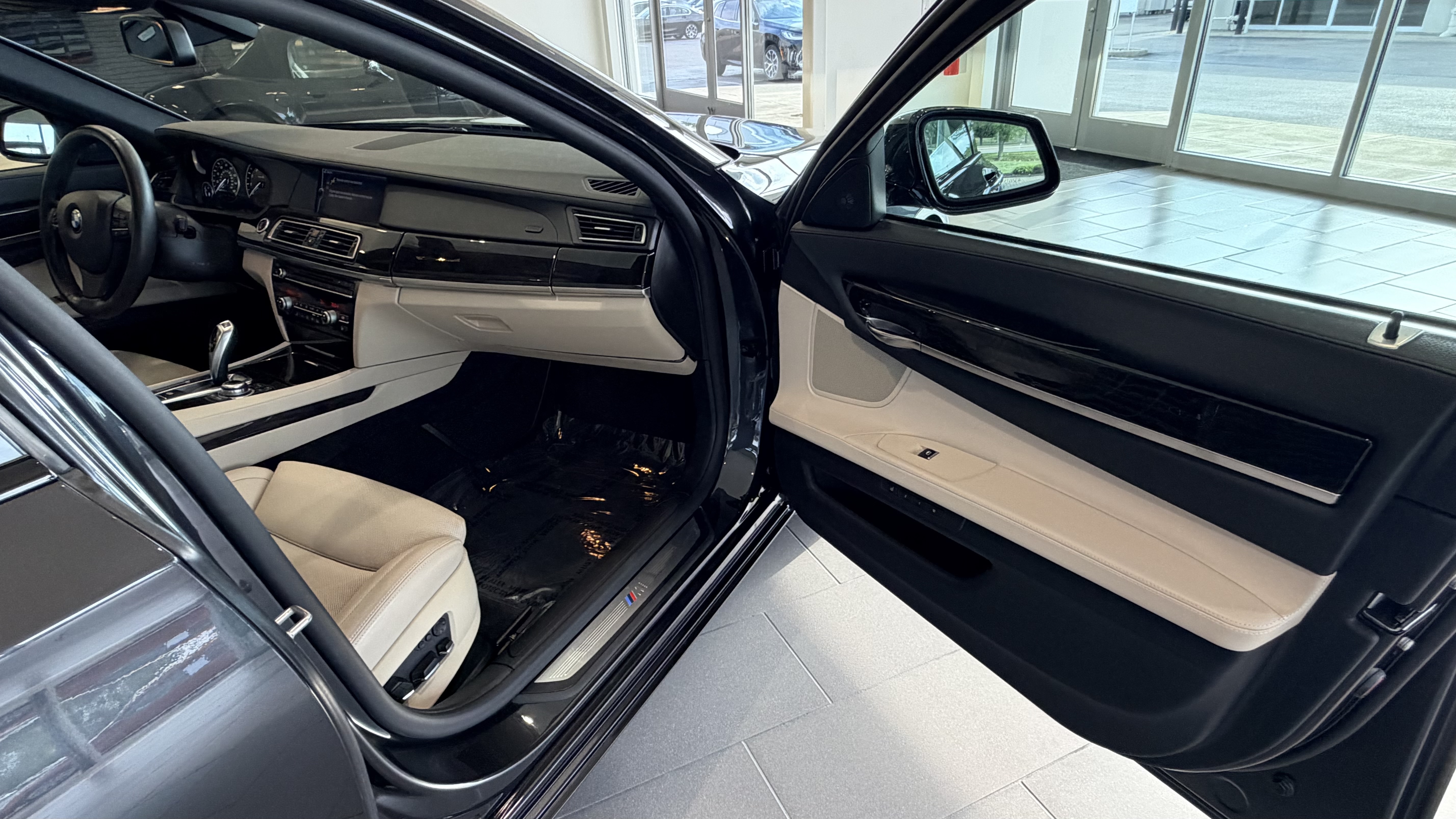 Used 2012 GRAY BMW 750i image 105