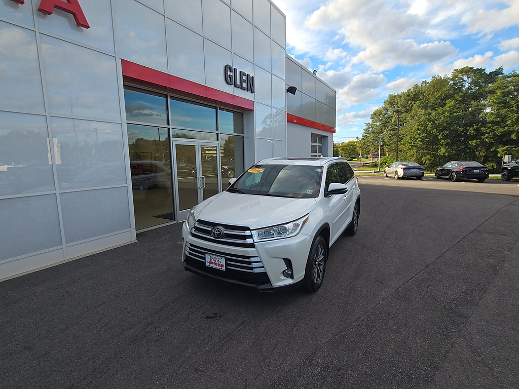 White (Blizzard Pearl) 2019 Toyota Highlander SUV / Crossover All-Wheel Drive 8-Speed Automatic