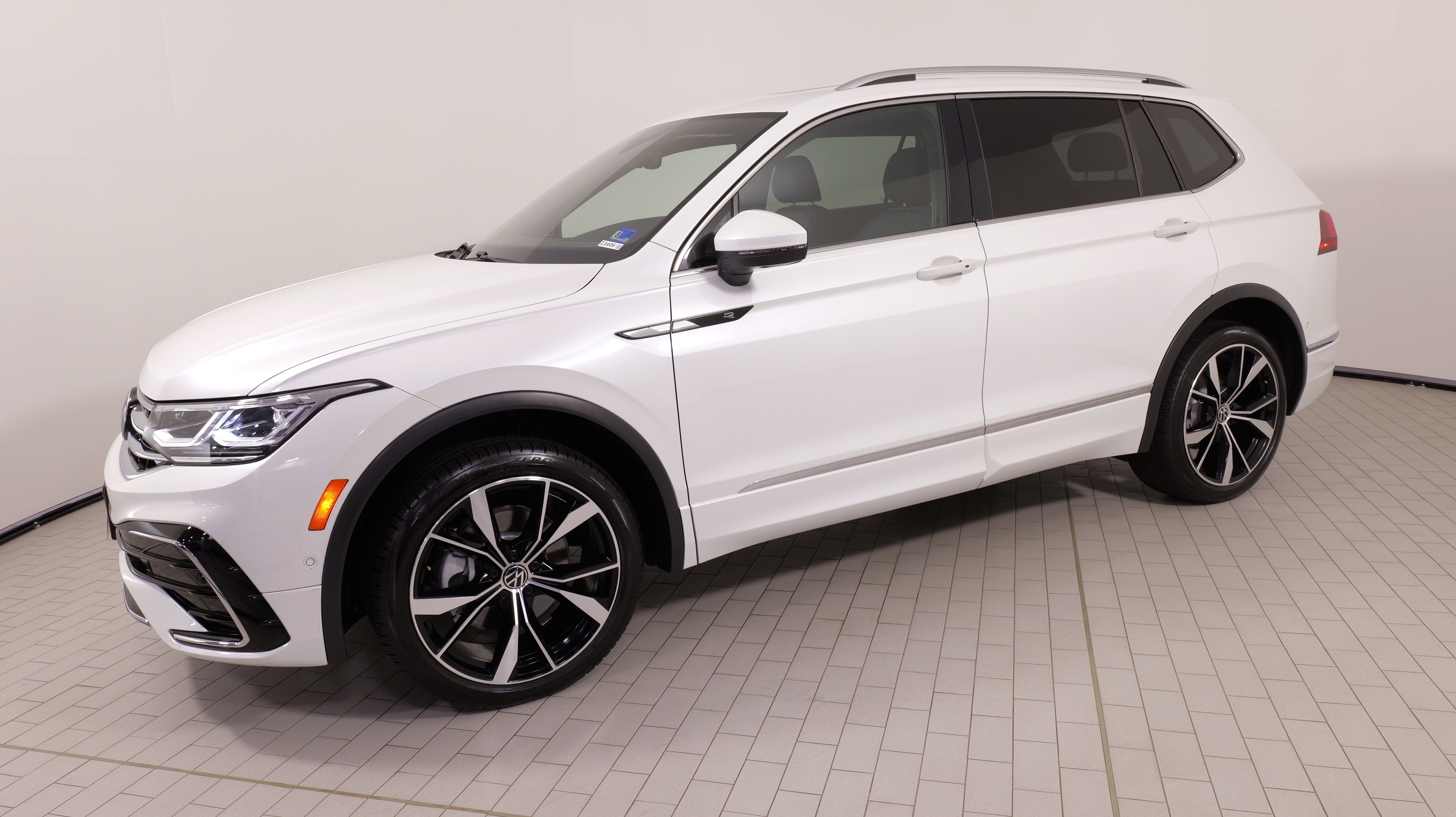  2024 Volkswagen Tiguan SEL R-Line 4Motion   