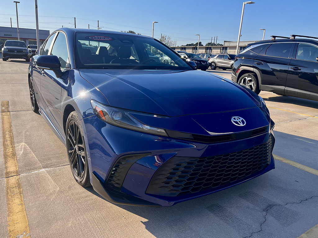 2026 Toyota Camry SE FWD