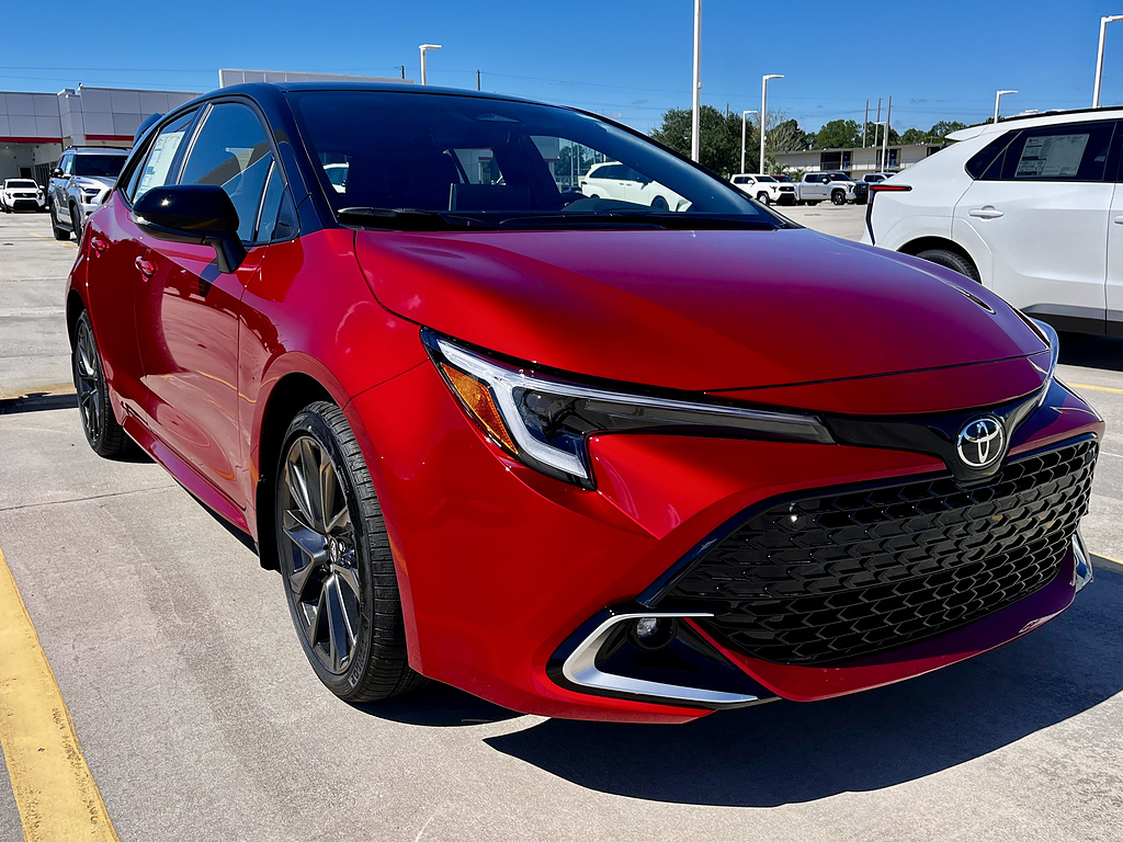 Finish Line Red w/Black Roof 2027 Toyota Corolla Hatchback Hatchback Front-Wheel Drive Continuously Variable Transmission