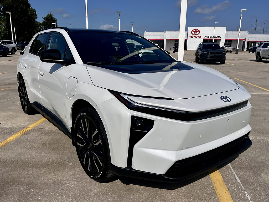 White (Wind Chill Pearl) 2026 Toyota bZ SUV / Crossover Front-Wheel Drive 1-Speed Dual Clutch