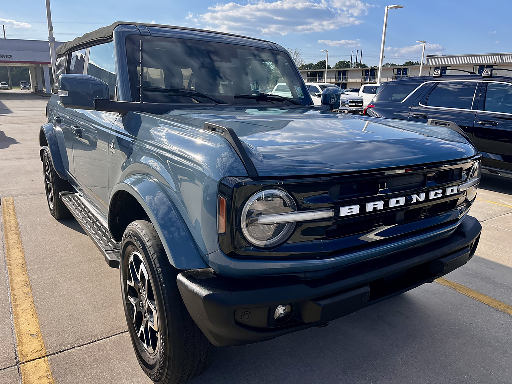  2022 Ford Bronco Outer Banks Advanced 4-Door 4WD   