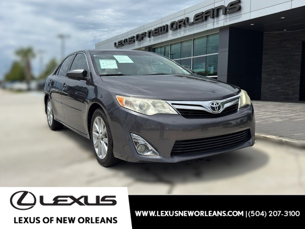 Gray 2014 Toyota Camry Sedan Front-Wheel Drive 6-Speed Automatic