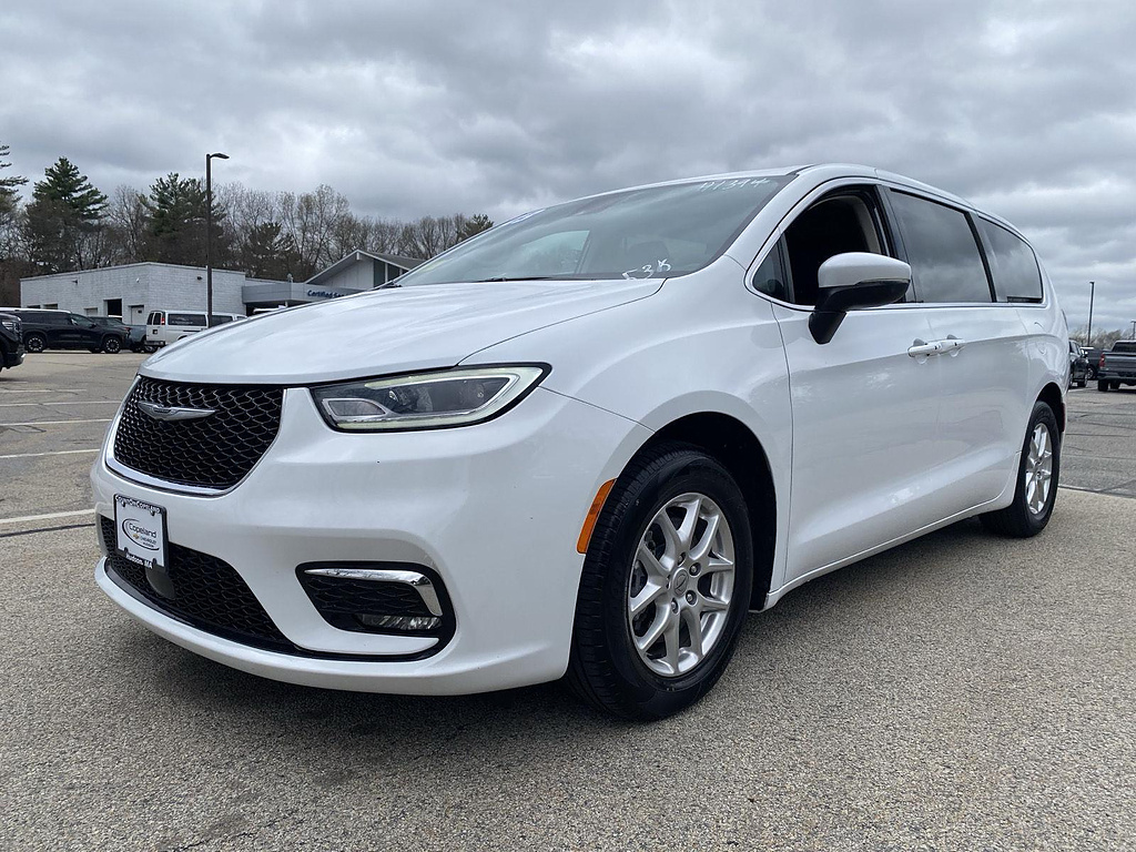 Bright White Clear Coat 2023 Chrysler Pacifica Minivan Front-Wheel Drive 9-Speed Automatic