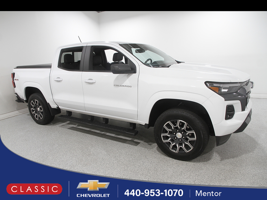 Summit White 2024 Chevrolet Colorado Pickup Truck Four-Wheel Drive 8-Speed Automatic