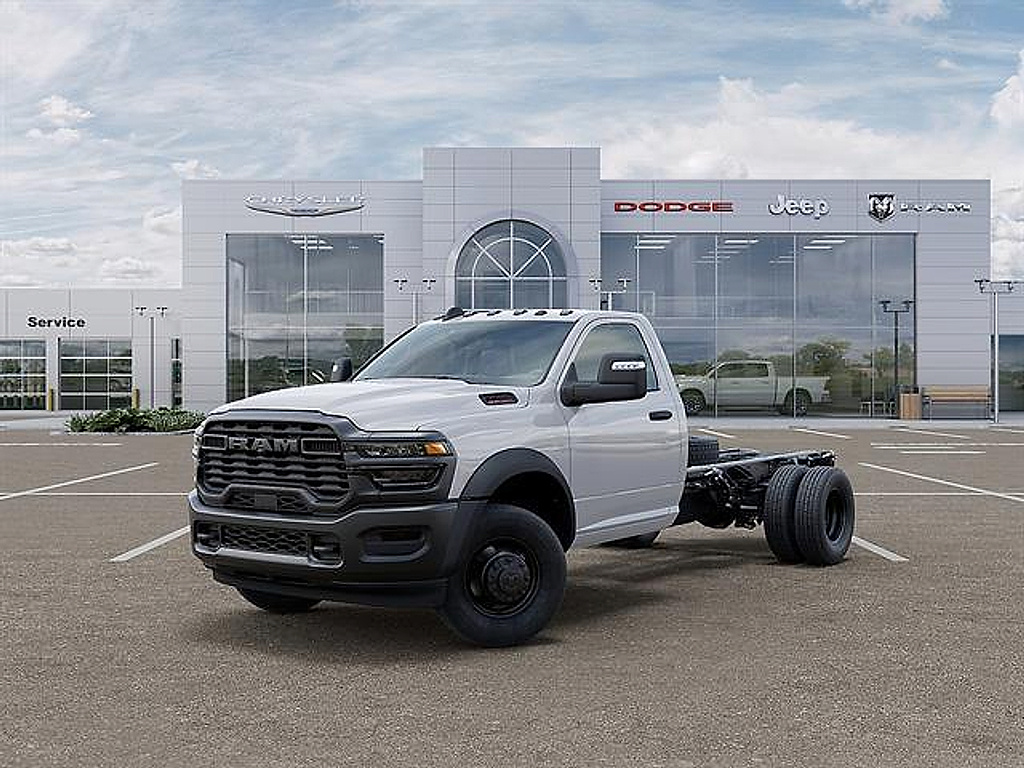 Bright White Clearcoat 2026 RAM 3500 Chassis Pickup Truck Four-Wheel Drive 8-Speed Automatic
