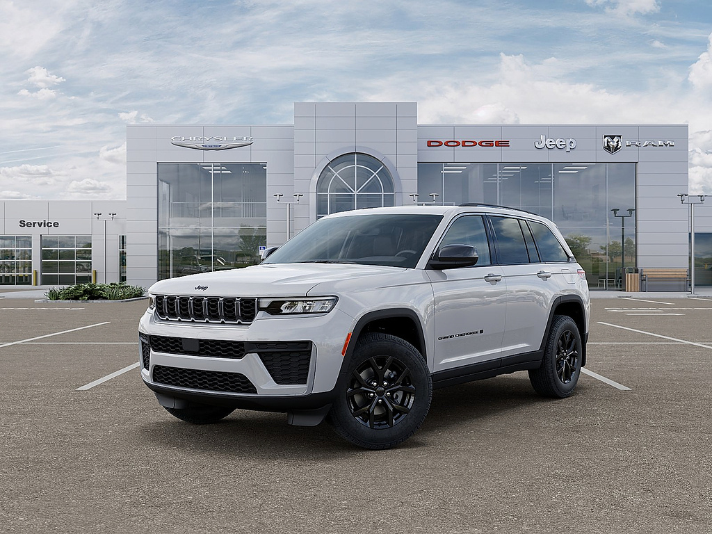 2026 Jeep Grand Cherokee Altitude 4×4 comparison vehicle
