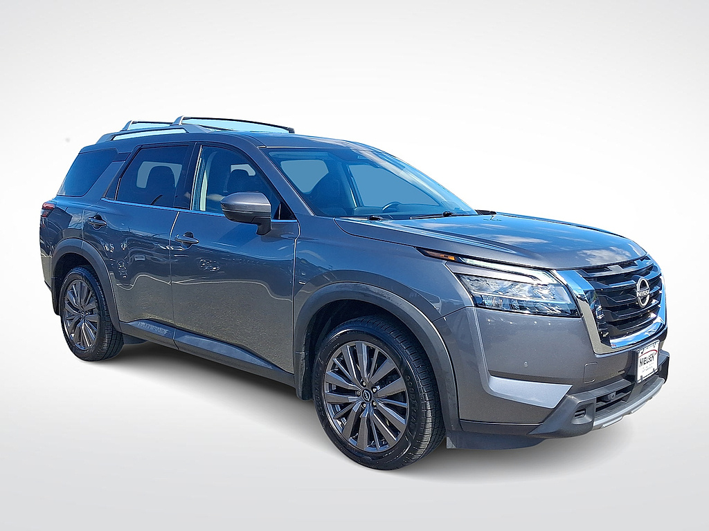 2023 Nissan Pathfinder SL comparison vehicle
