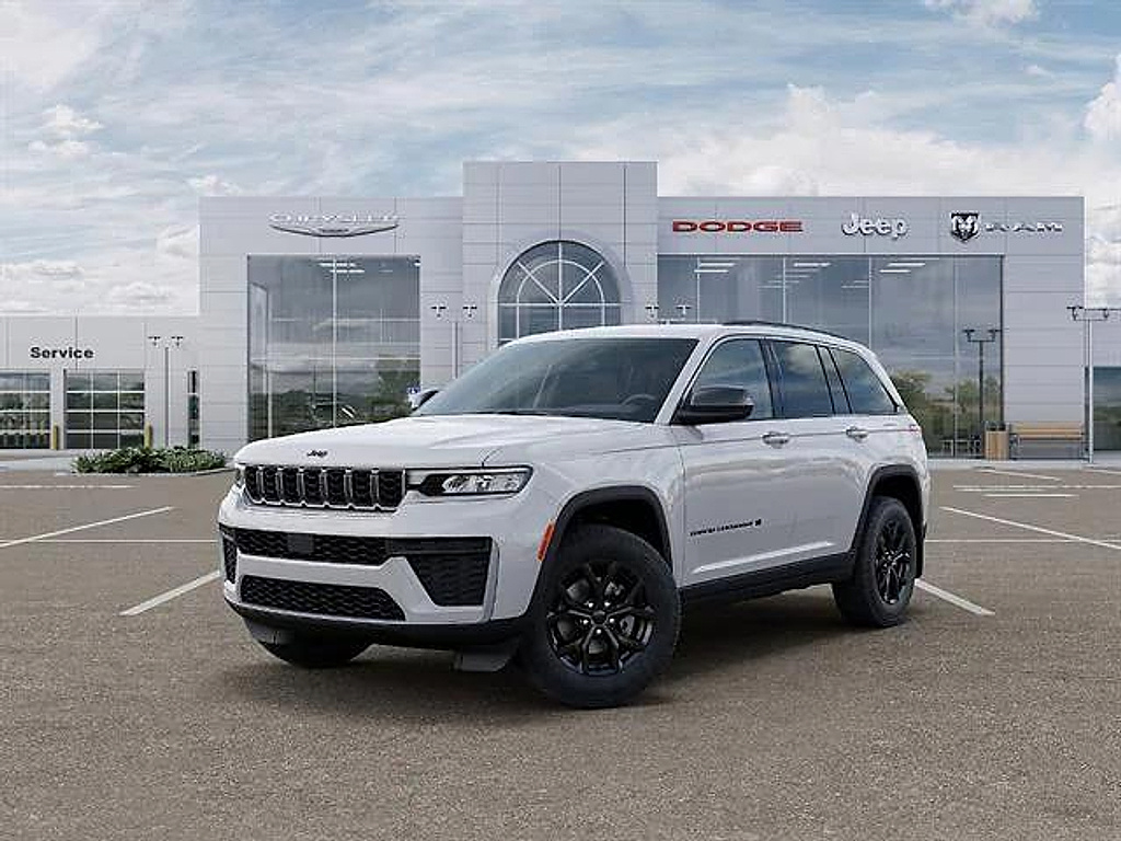 2026 Jeep Grand Cherokee Altitude 4×4 comparison vehicle