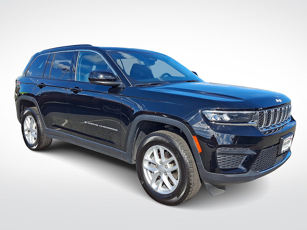 2024 Jeep Grand Cherokee Laredo X comparison vehicle