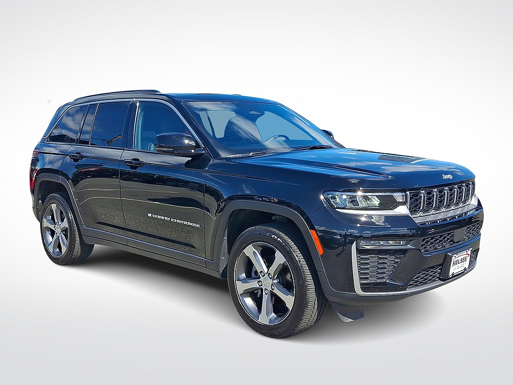Diamond Black Crystal Pearl Coat 2026 Jeep Grand Cherokee SUV / Crossover Four-Wheel Drive 8-Speed Automatic