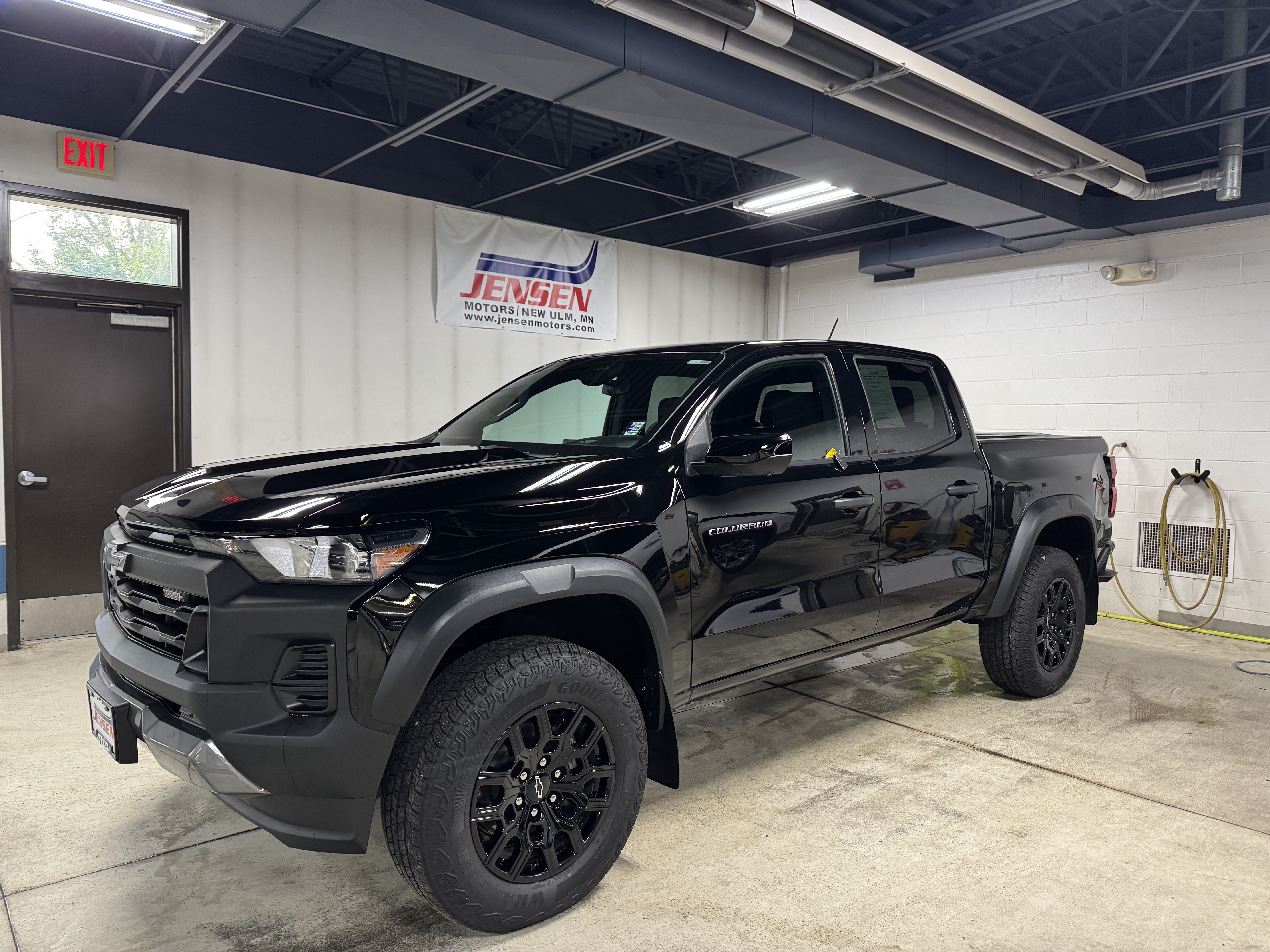 Black 2026 Chevrolet Colorado Pickup Truck Four-Wheel Drive 8-Speed Automatic