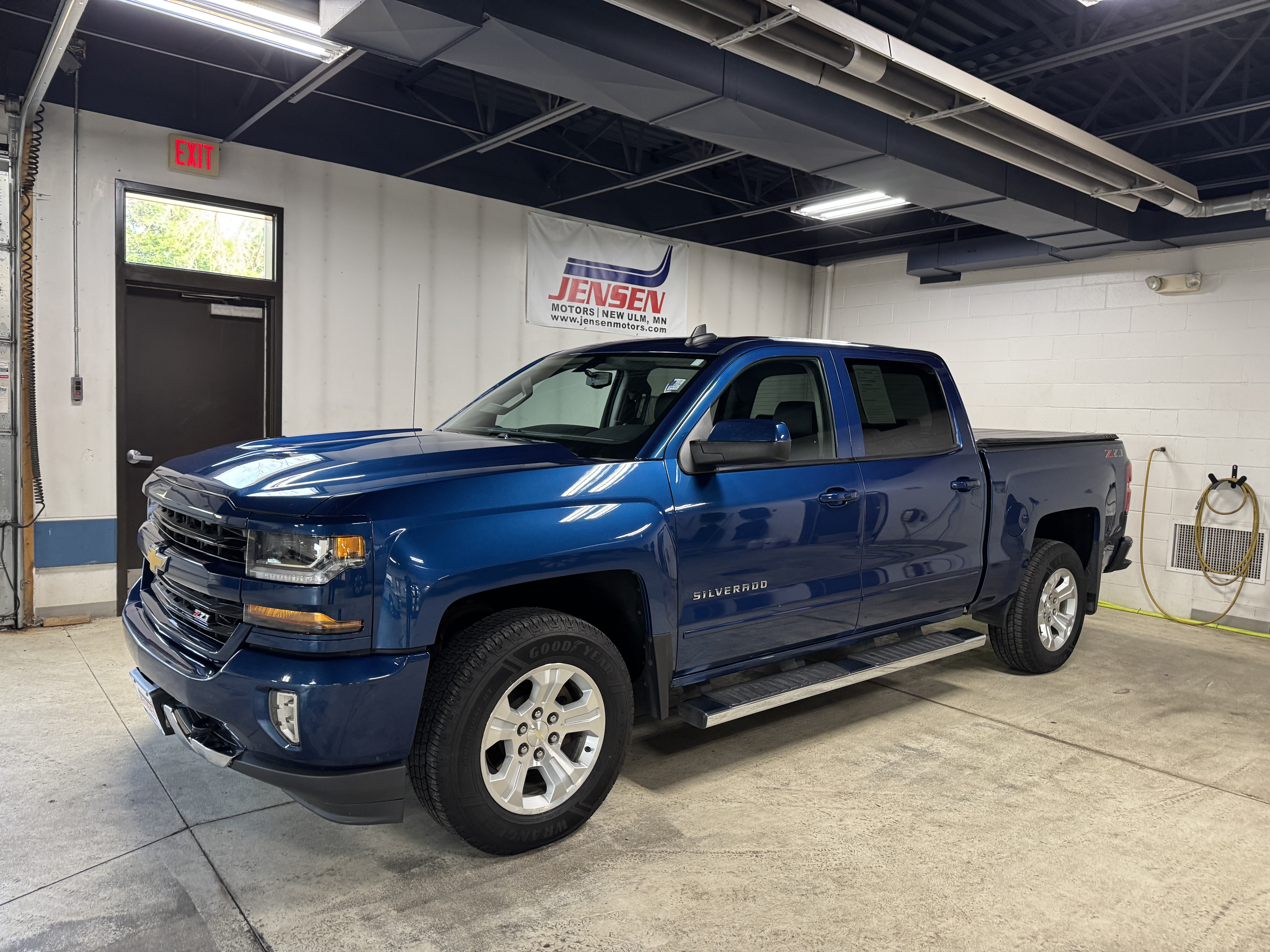 Deep Ocean Blue Metallic 2018 Chevrolet Silverado 1500 Pickup Truck Four-Wheel Drive 6-Speed Automatic Overdrive