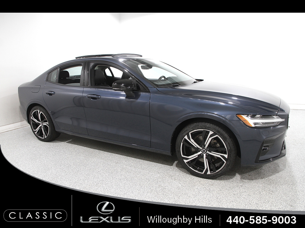 2024 Volvo S60 B5 Plus Dark Theme FWD