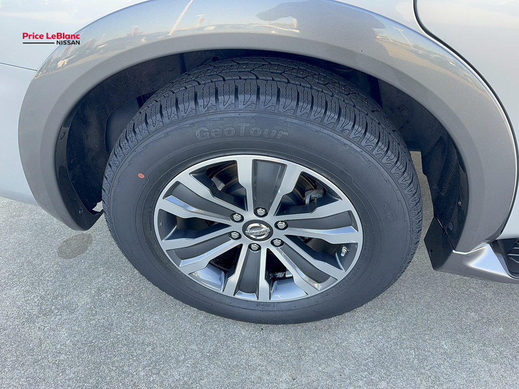 2019 Nissan Armada photo 8 of 27
