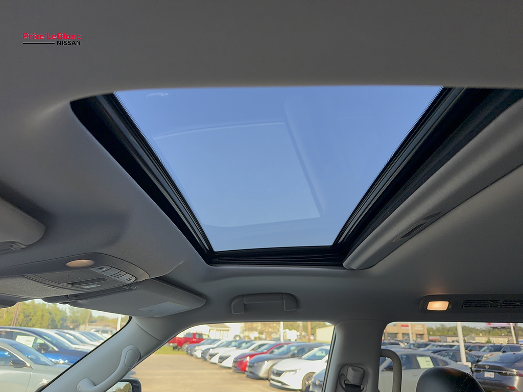 2019 Nissan Armada photo 26 of 27