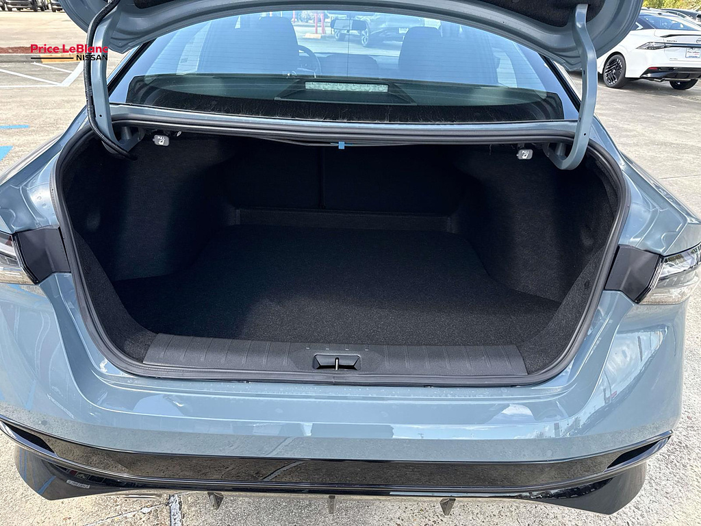 2027 Nissan Sentra SR Atlantic Gray Metallic/Super Black at Price LeBlanc Nissan