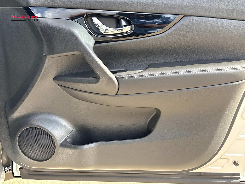 2022 Nissan Rogue Sport SL - 11