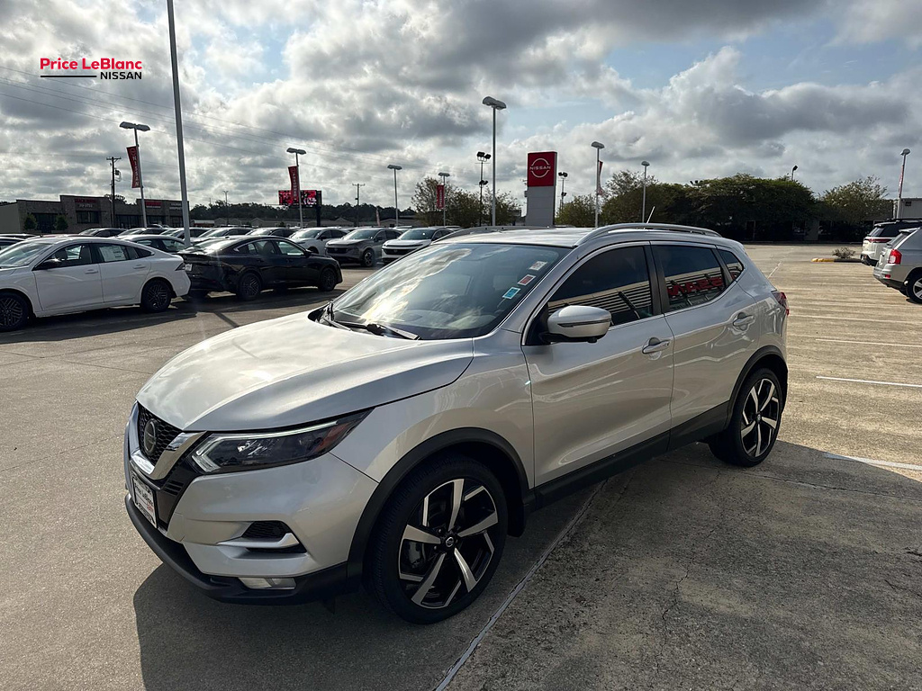 2022 Nissan Rogue Sport SL - 2