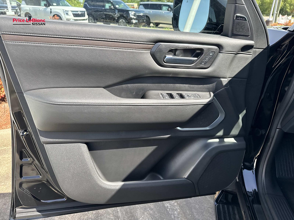 2026 Nissan Armada photo 13 of 18