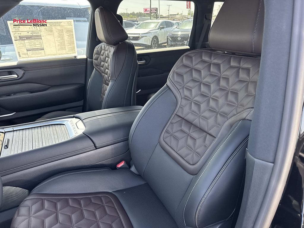 2026 Nissan Armada photo 11 of 18