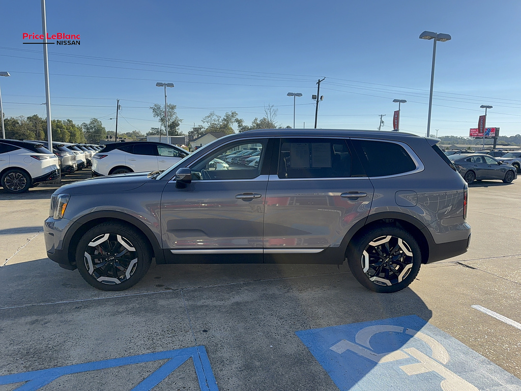 2024 Kia Telluride photo 6 of 33