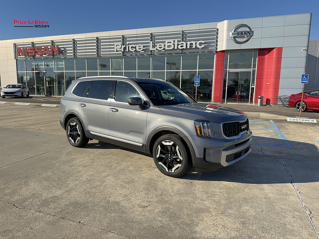 2024 Kia Telluride photo 3 of 33