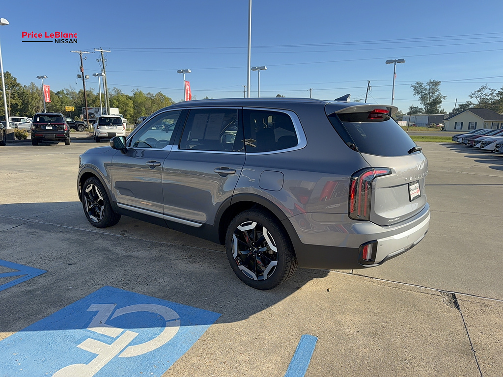 2024 Kia Telluride photo 7 of 33