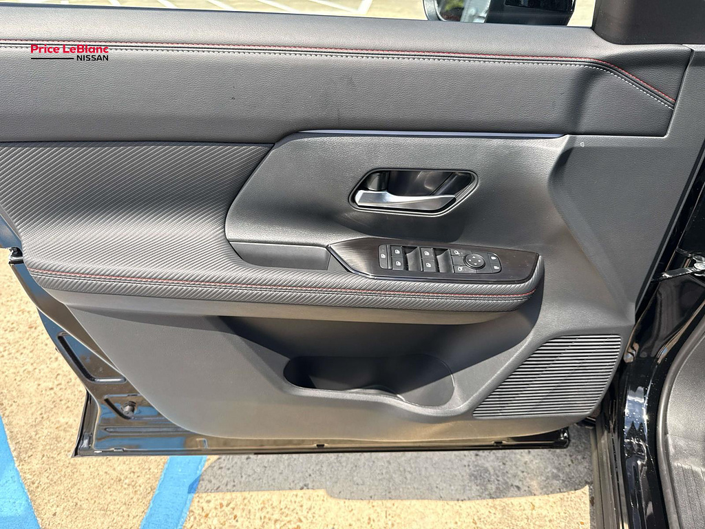 2027 Nissan Kicks SR Super Black at Price LeBlanc Nissan