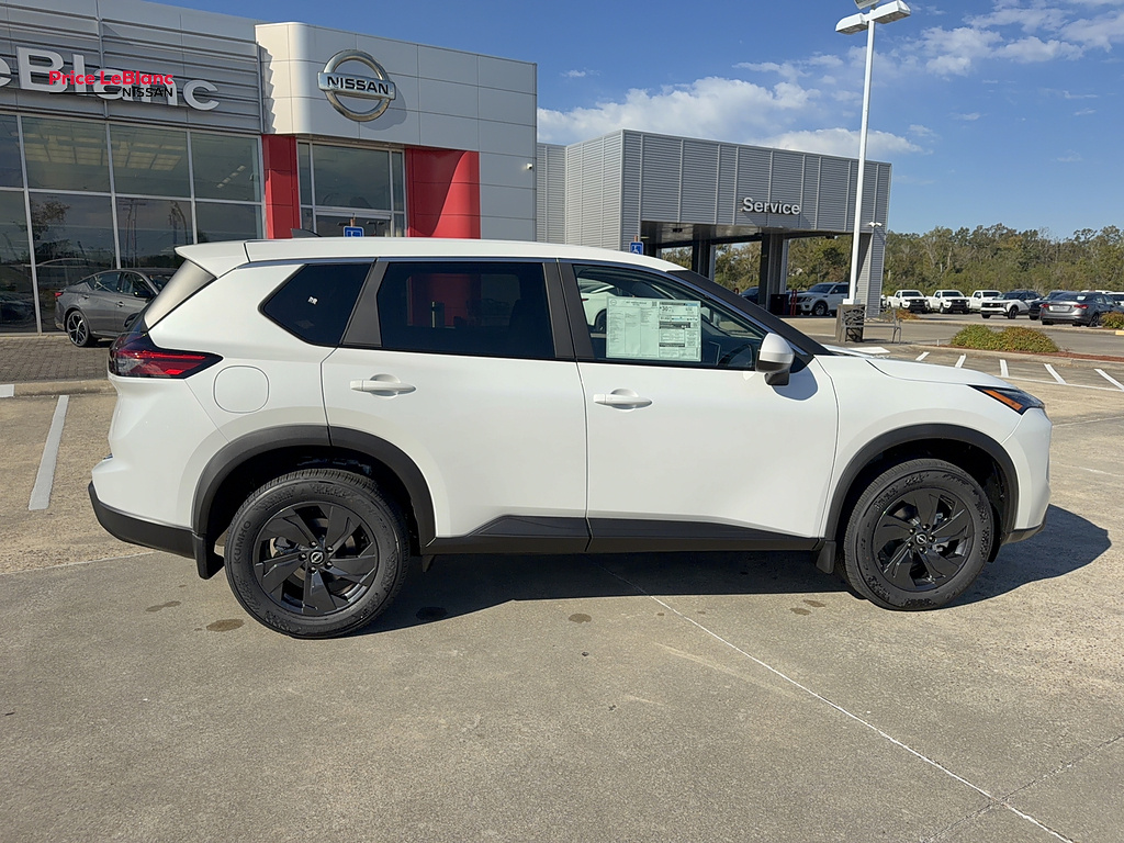 2027 Nissan Rogue photo 9 of 24