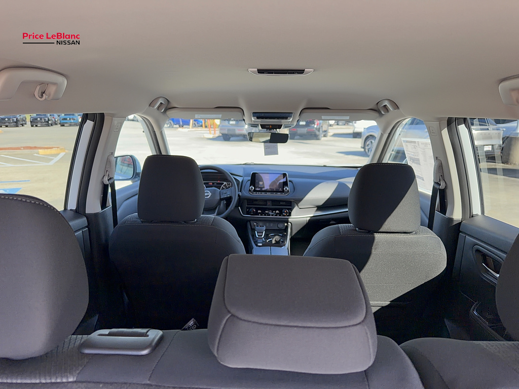2027 Nissan Rogue photo 16 of 24