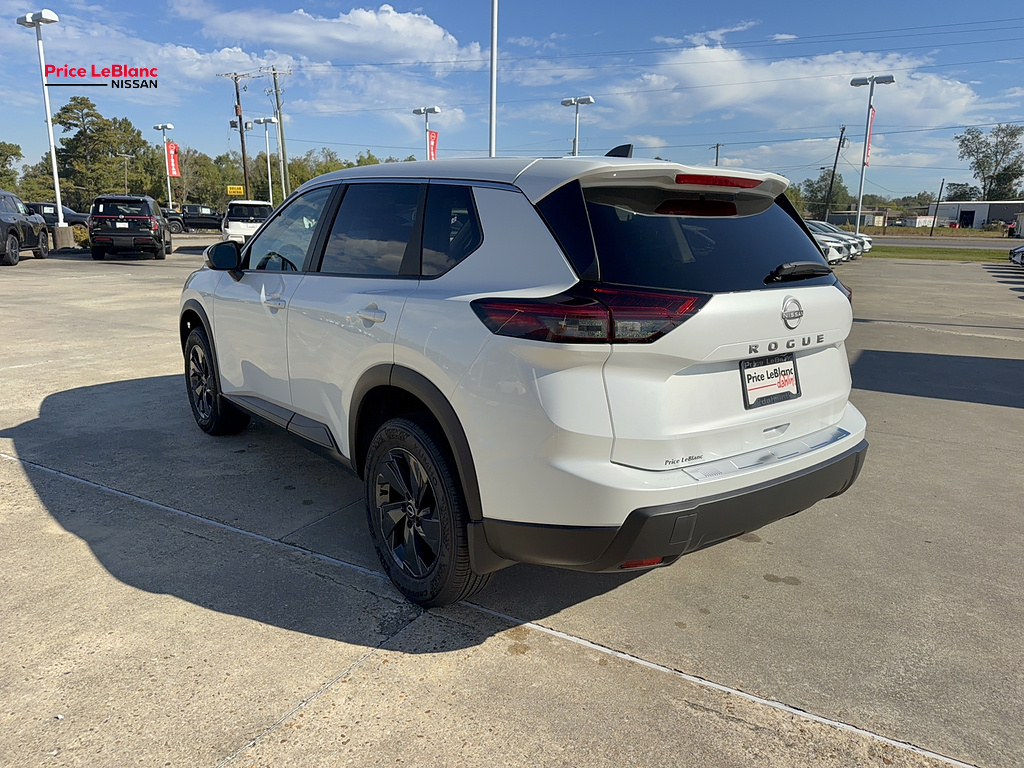 2027 Nissan Rogue photo 6 of 24