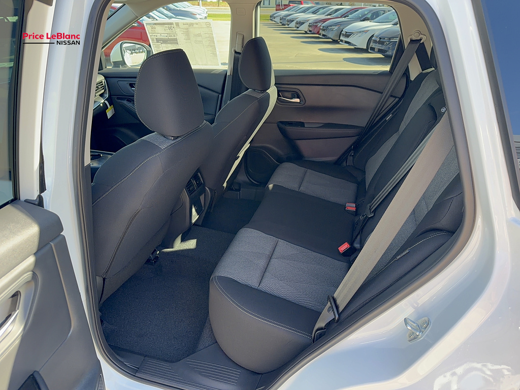 2027 Nissan Rogue photo 17 of 24