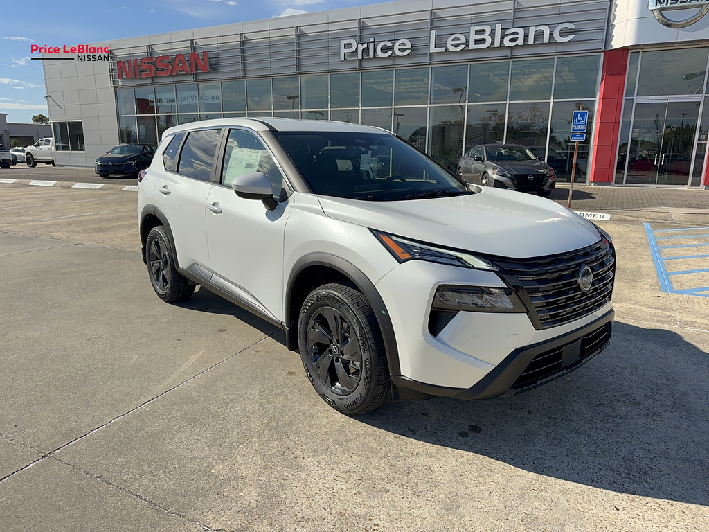 2027 Nissan Rogue photo 2 of 24