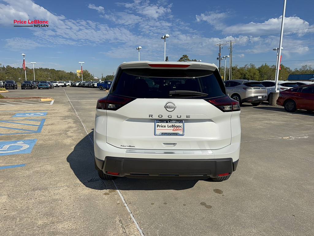 2027 Nissan Rogue photo 7 of 24