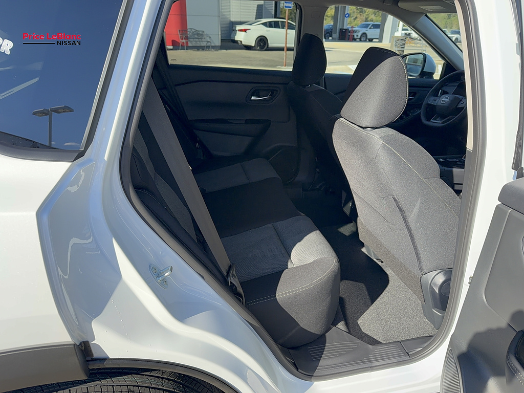 2027 Nissan Rogue photo 13 of 24