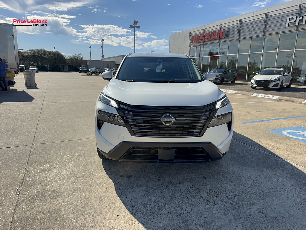 2027 Nissan Rogue photo 3 of 24