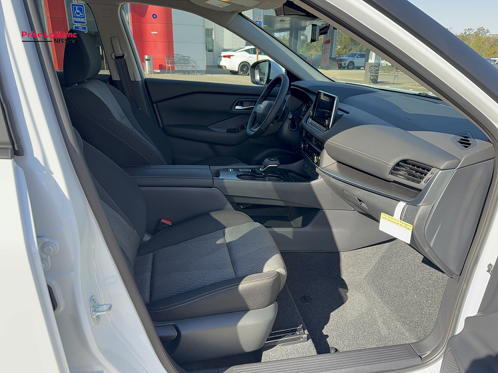 2027 Nissan Rogue photo 11 of 24